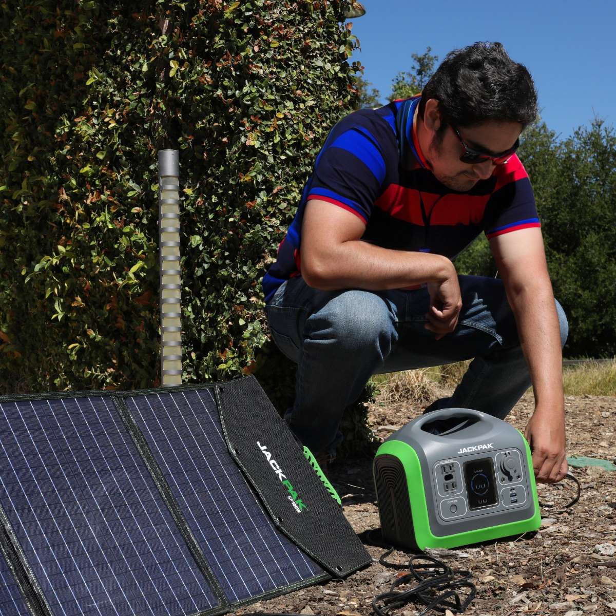 JackPak PS600W power station in use, charging devices with the SP100W solar panel.